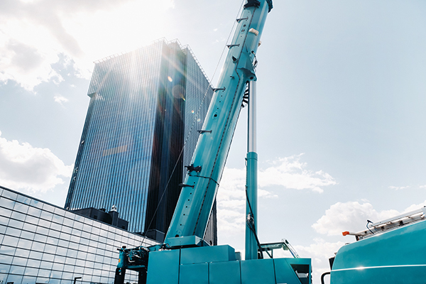 blue crane lifting mechanism with hooks